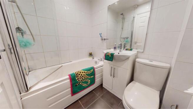 Hopkins Close Bathroom