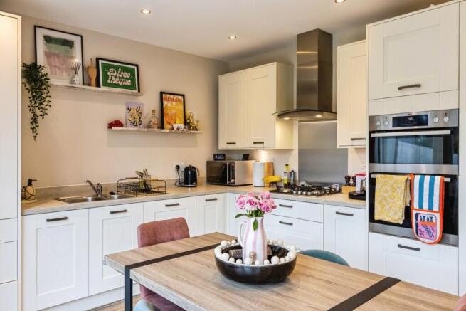 4 bed Semi-Detached for sale Image 9