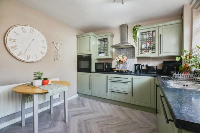 3 bed Terraced for sale Image 8