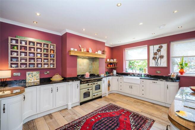 6 bed Detached for sale Image 6