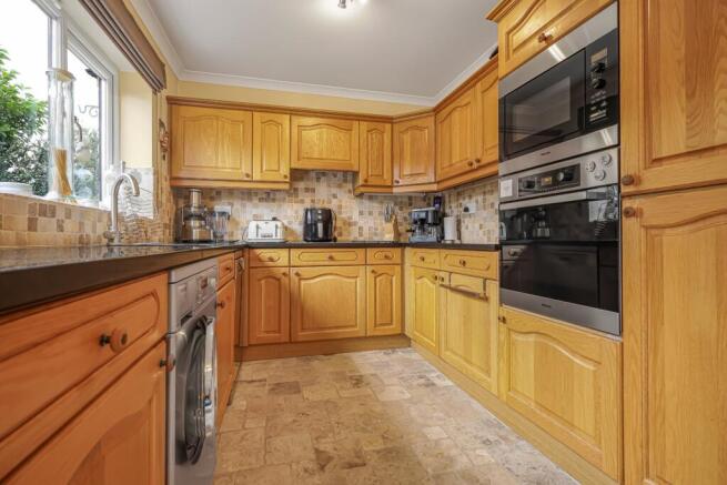 4 bed Detached for sale Image 4