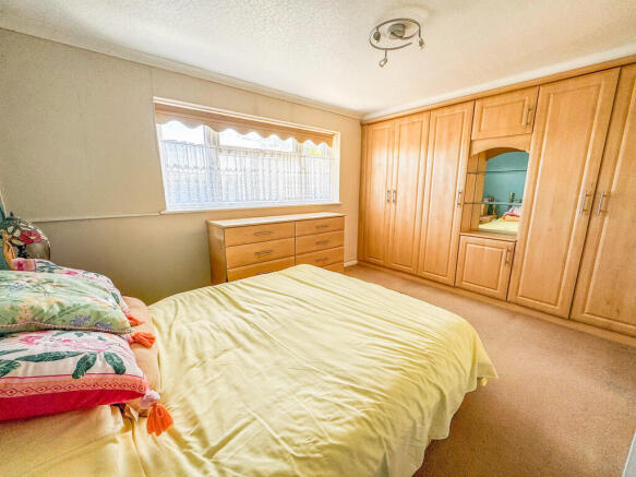 Bedroom 1 (2)