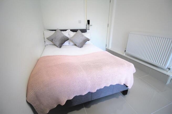 3 bed Flat to rent Image 4