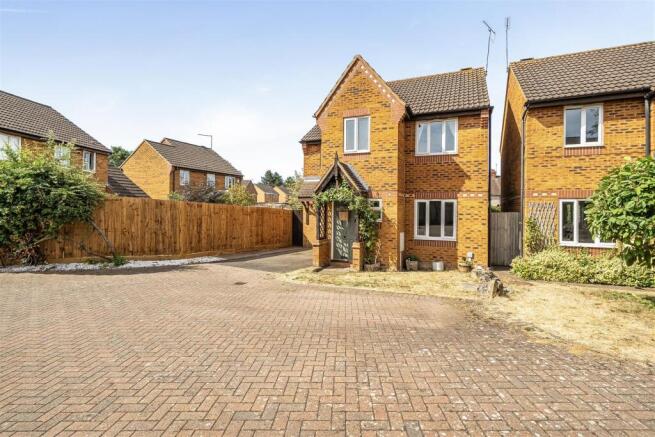 7 Plessey Close, Towcester (14).jpg