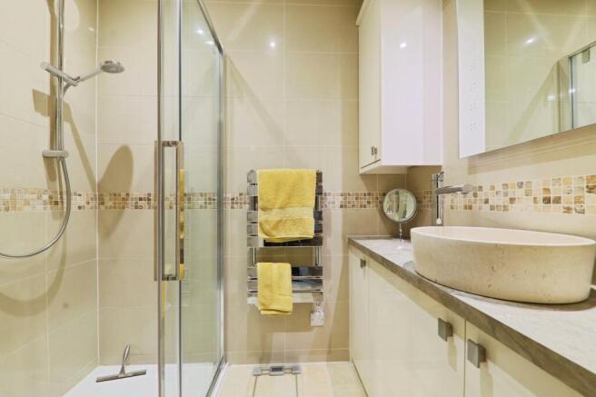 5 bed Detached for sale Image 12