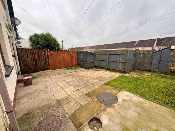 Rear Garden d (edit).jpg