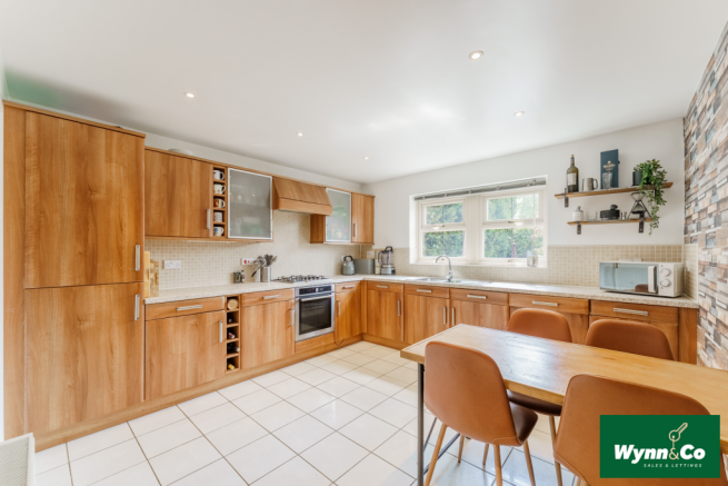 4 bed Detached for sale Image 8
