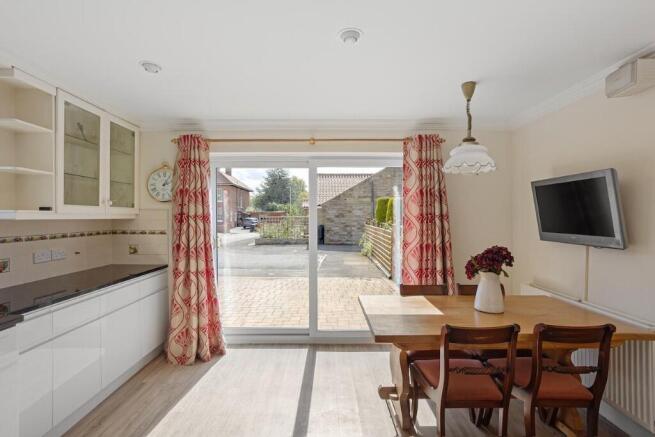 4 bed Detached for sale Image 7