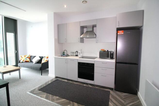 2 bed Apartment to rent Image 3