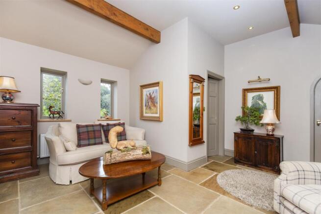 5 bed Detached for sale Image 7