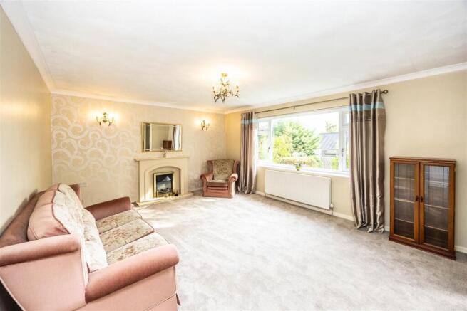 4 bed House for sale Image 7