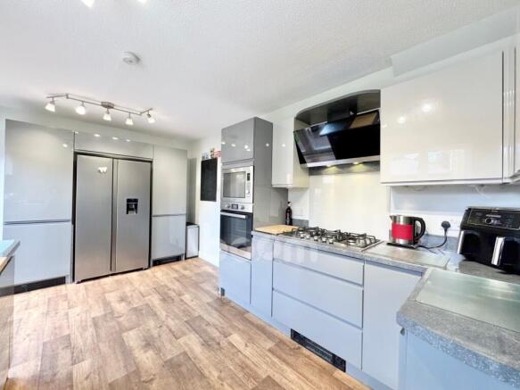 St.Annes Wynd, Erskine kitchen