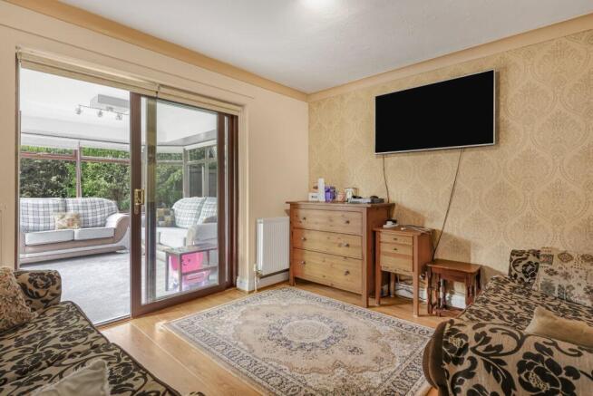 5 bed Detached for sale Image 4