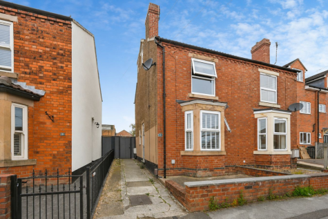 Meadow Road, Ripley, DE5