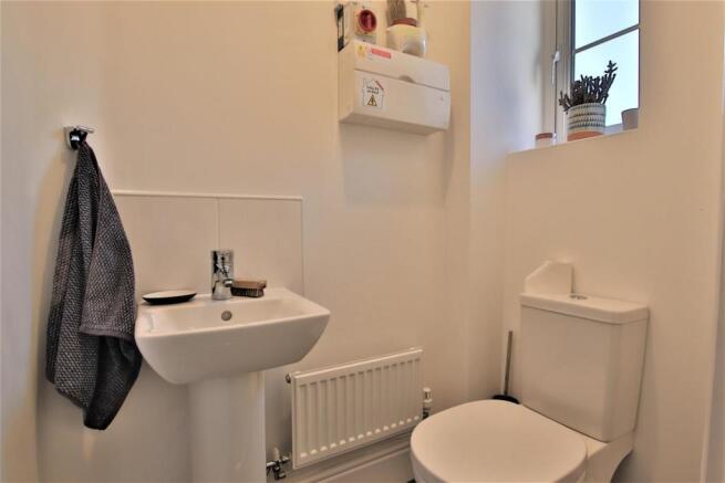 Langley Grove, Twyning - Cloakroom