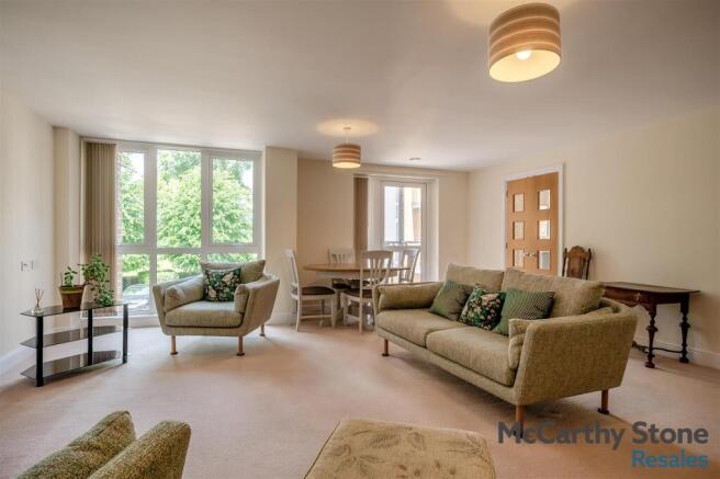8696184-interior10.jpg