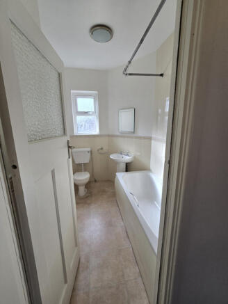 3 bed Terraced to rent Image 12