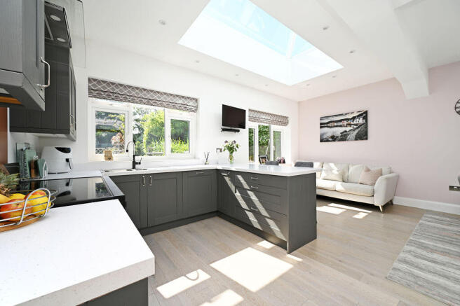 4 bed Detached for sale Image 11
