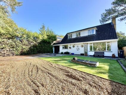 Queens Road, Ferndown