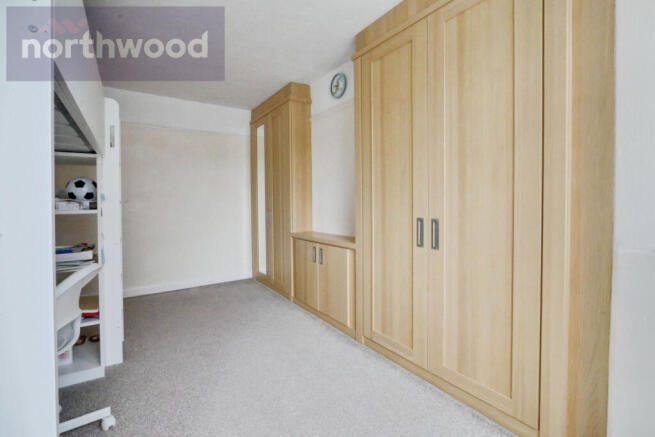4 bed Semi-Detached for sale Image 8