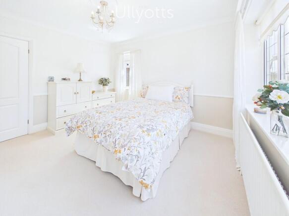 2 bed Semi-Detached Bungalow for sale Image 8