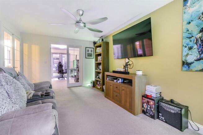 8630722-interior18.jpg