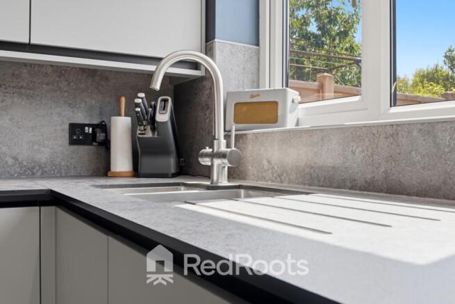 4 bed Detached for sale Image 7