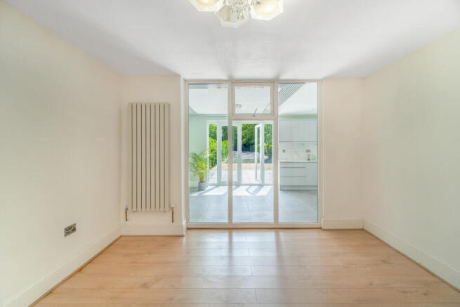 4 bed Detached for sale Image 7