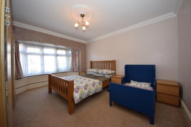 Lord Avenue 33 (1...