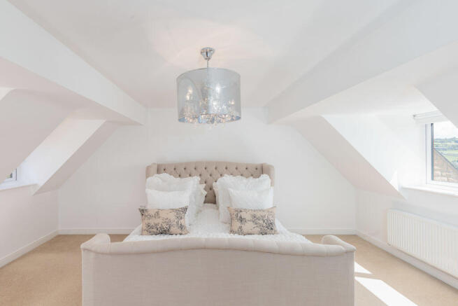 4 bed Detached for sale Image 11