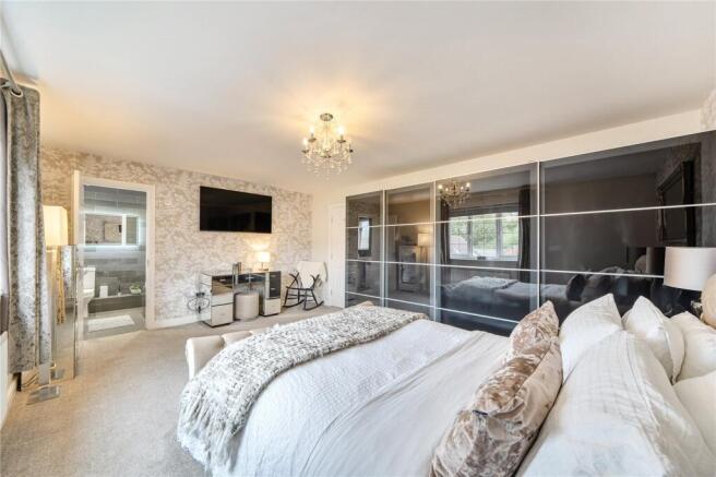 5 bed Detached for sale Image 5