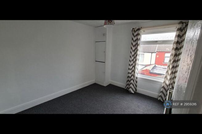 2 bed Terraced to rent Image 6
