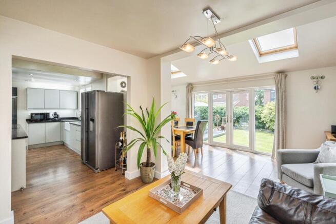 Lounge/Dining Room