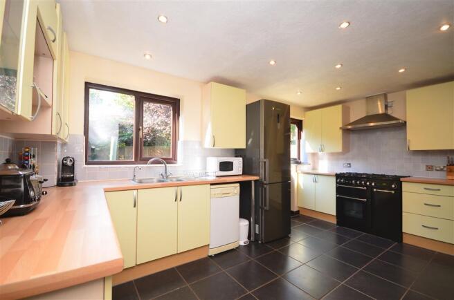 Kitchen / Breakfast Area