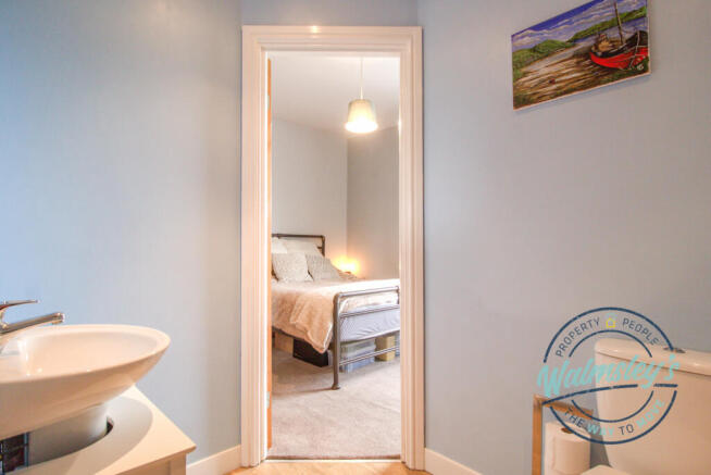 Rear ensuite & double bedroom