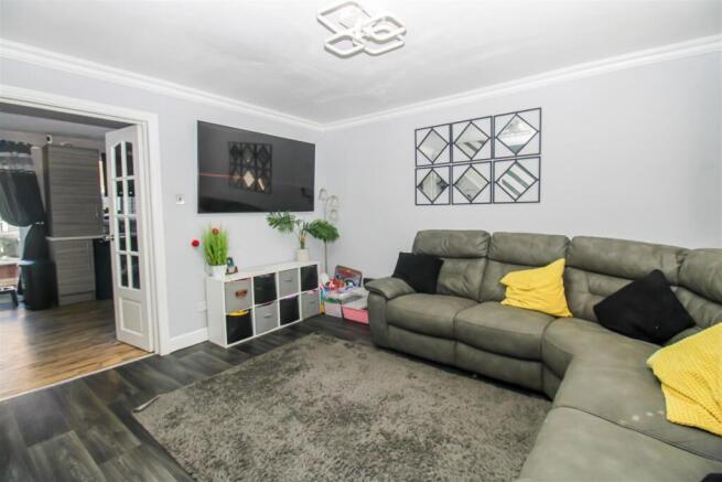 3 bed Town House for sale Image 5