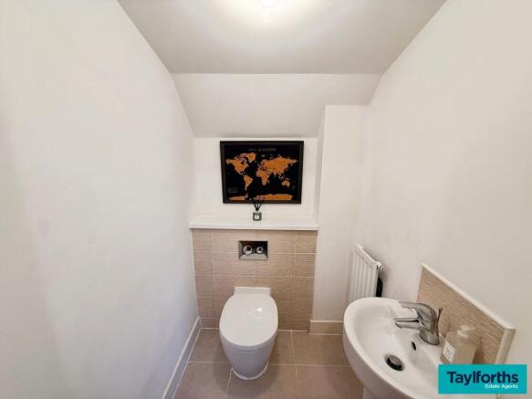 3 bed Semi-Detached for sale Image 8
