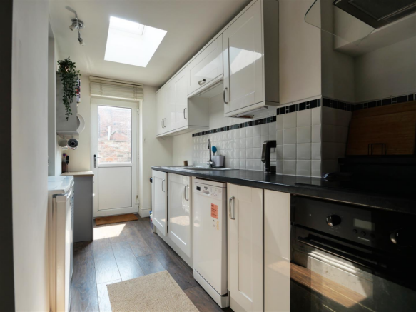 2 bed Terraced for sale Image 5