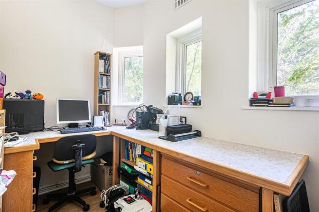 4 bed Semi-Detached for sale Image 11