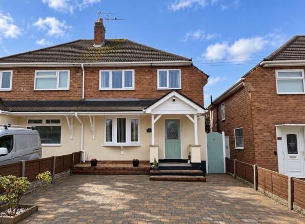 3-bed semi-detached on Weybourne Road, Kingstanding, Birmingham, B44 9DD, £280,000