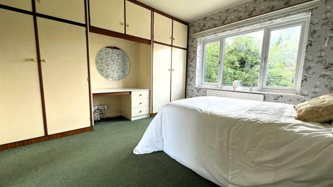 bedroom 1.JPG
