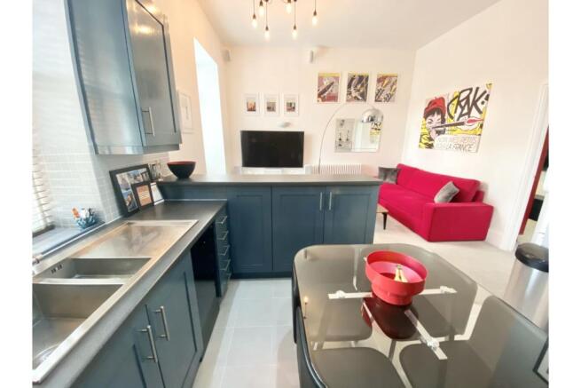 Lounge / Kitchen
