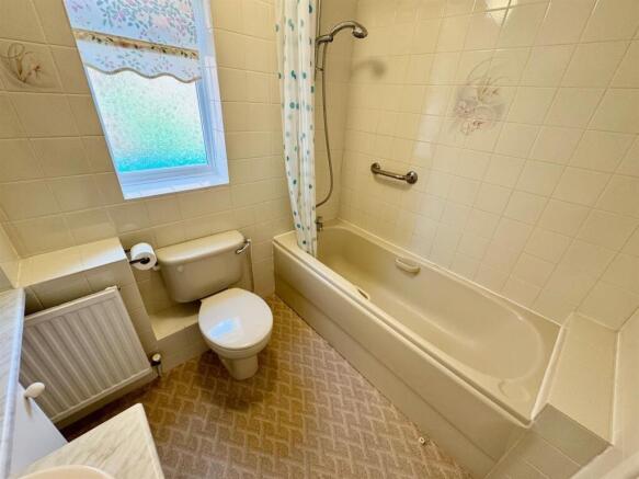 Bathroom.jpg