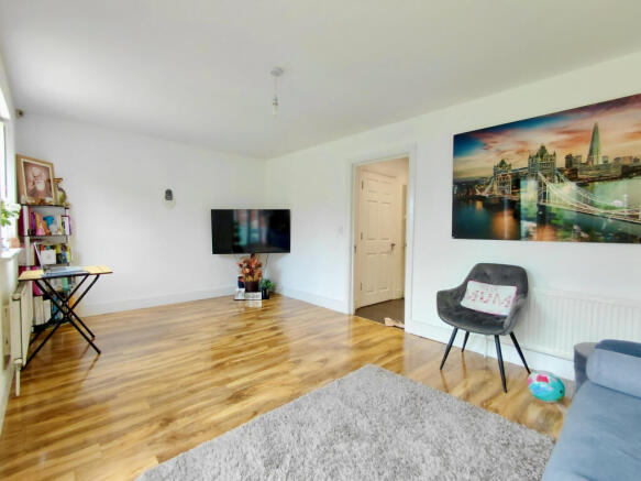 Bath Road,  Slough, SL1 photo 4