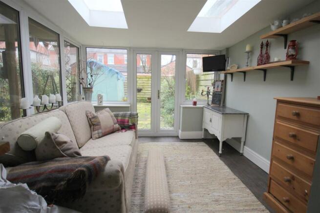 Lightburne Ave, 13 Conservatory new 4.JPG