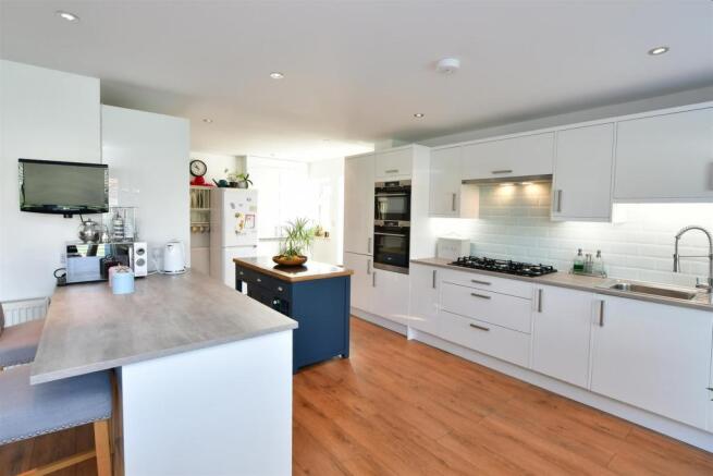 Kitchen/ Dining Area