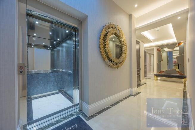 Stradbroke Drive, Chigwell, Essex, IG7 photo 3