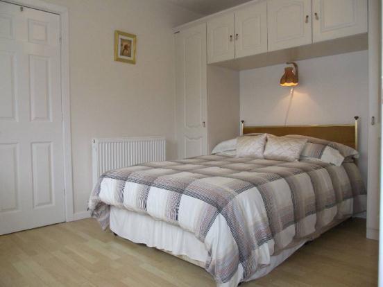 Bed 3/ Guest Suit