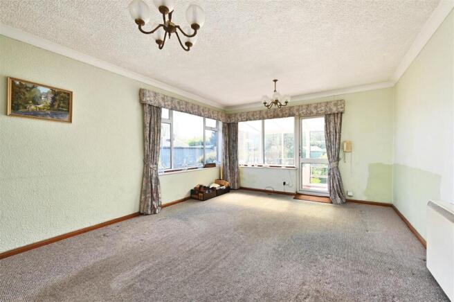 6 Royston Gardens-tn402pd (9).jpg
