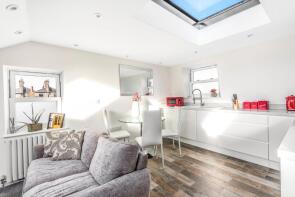 1c, Holdernesse Road, London SW17 7RG